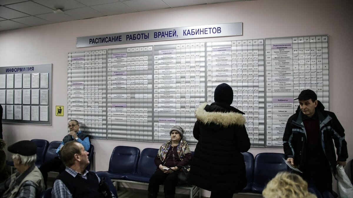 В ГКБ № 9 ижевчане выстроились в «километровую очередь» к врачам |  udm-info.ru | Дзен