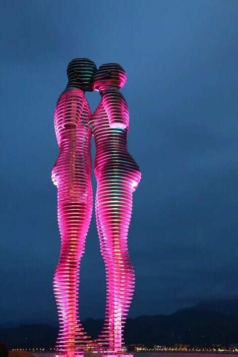 Али и Нино в Батуми скульптор Тамара Квеситадзе