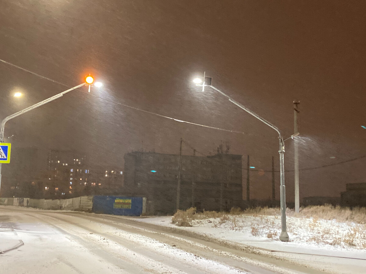 Около фонарей размазню видите? Метёт!