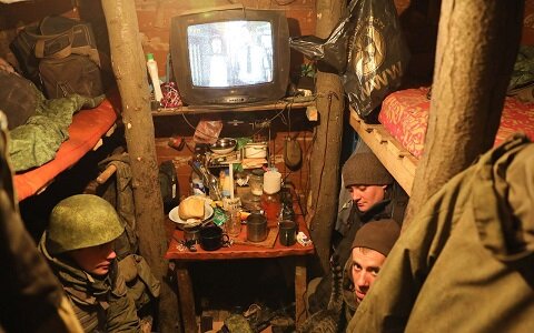 Боец в окопе рисунок