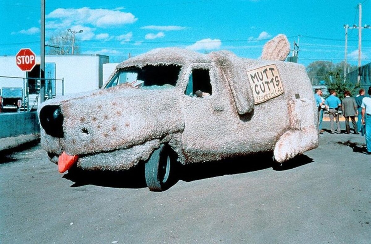 "Собакомобиль" из фильма. Источник фото: https://www.filmpro.ru/movies/5190/shot