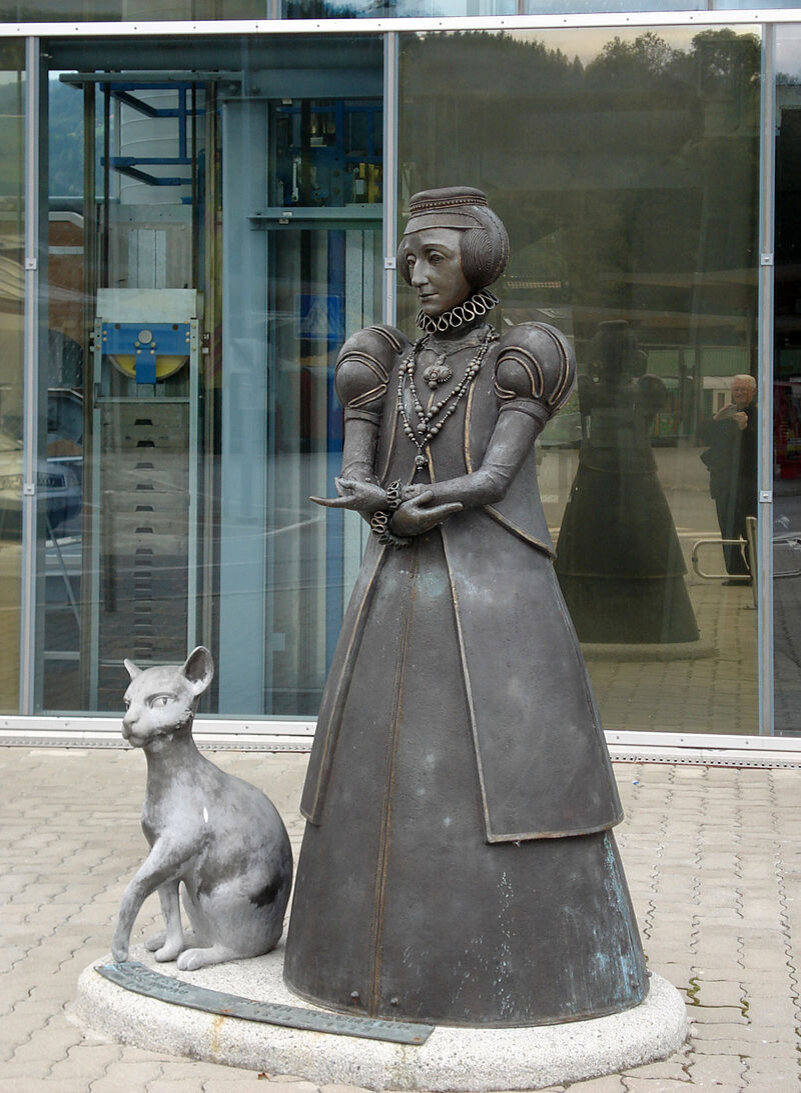 Современный памятник Анне в Австрии.