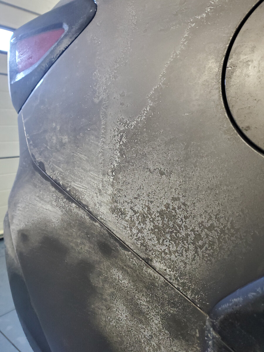 Следы соли и реагентов 