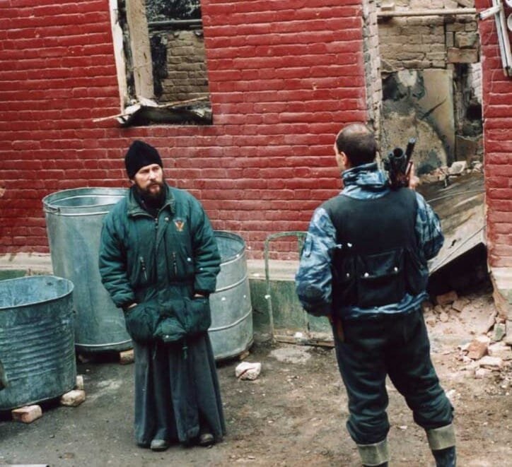 14 февраля — день мученической кончины о. Анатолия (Чистоусова), русского священника, расстрелянного 14 февраля 1996 года в чеченском плену. Память о таких людях сейчас очень важна.