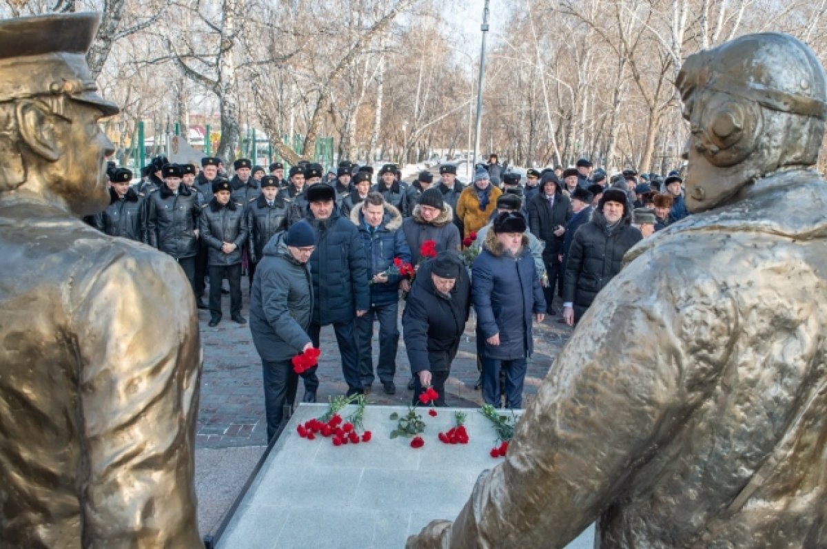    В Тюмени состоялся митинг в честь 100-летия российской гражданской авиации