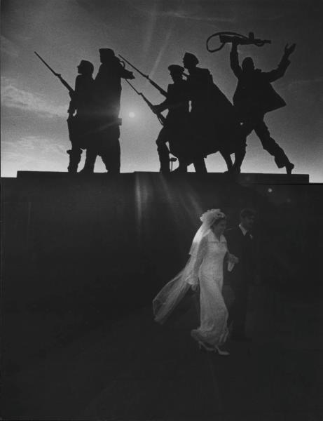 Всеволод Тарасевич Монумент героическим защитникам Ленинграда
Дата съемки: 1974 год. Источник https://russiainphoto.ru/