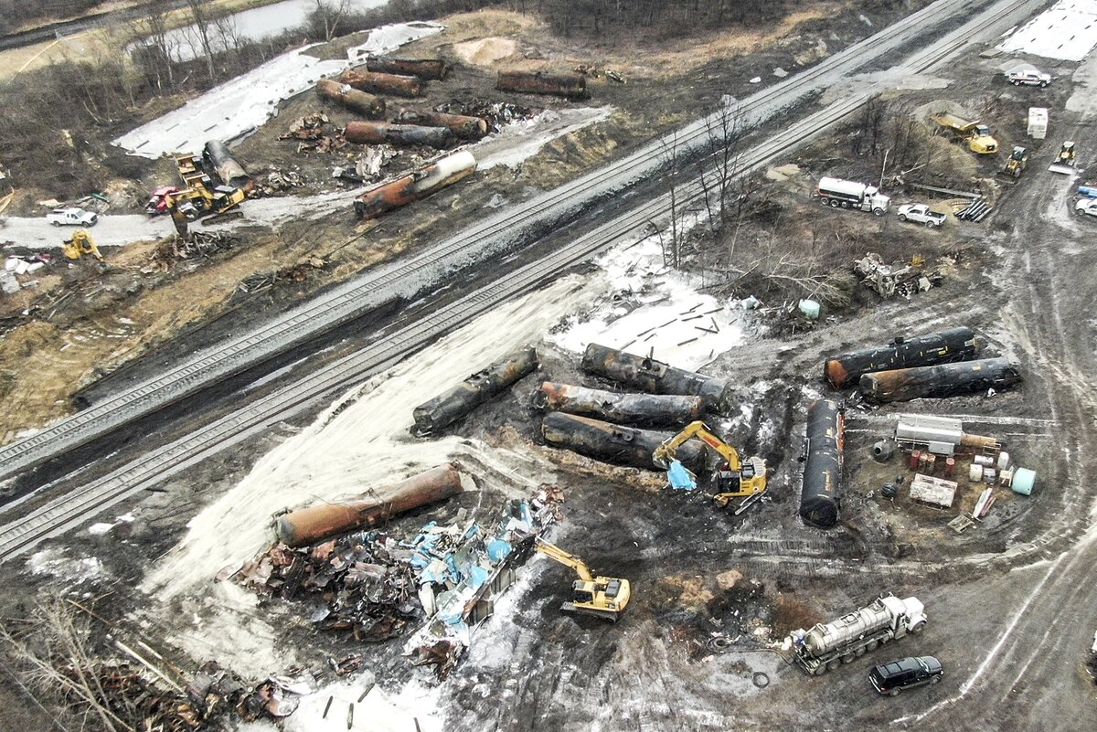  📷 📷 📷 📷 📷 📷 📷 📷 📷 📷 📷 📷 📷 📷 📷 📷 📷    В США вагоны с винилхлоридом сошли с рельсов - химикаты попали реку Огайо