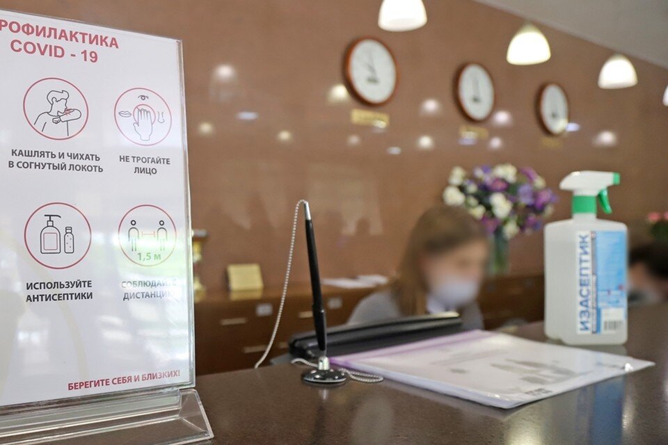     На стойке регистрации мужчинам отказали. Виталий КАРНАУХ