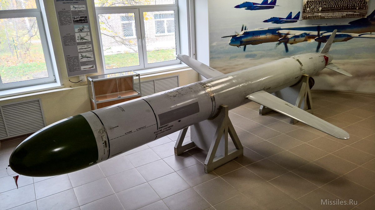 Крылатая ракета 55. Х-55 Крылатая ракета. Стратегическая Авиационная Крылатая ракета х-55. Музей крылатых ракет в Дубне. Х-101/Х-555.