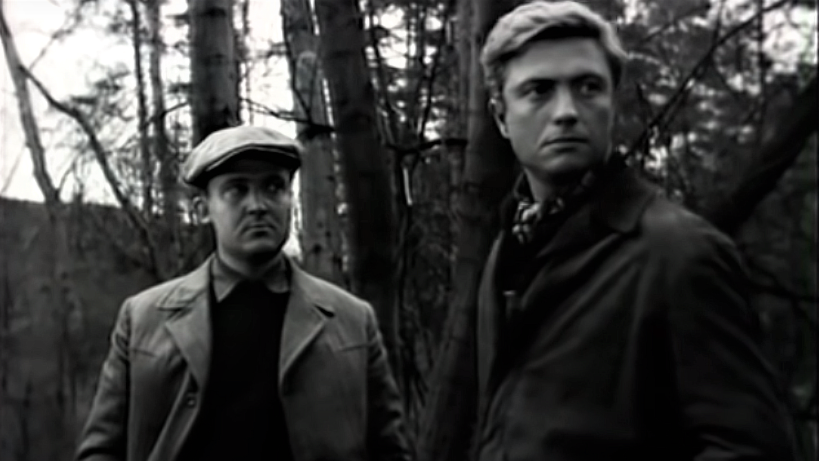 Кадр из фильма "Майор "Вихрь". Коля (Виктор Павлов) и майор "Вихрь" (Вадим Бероев).