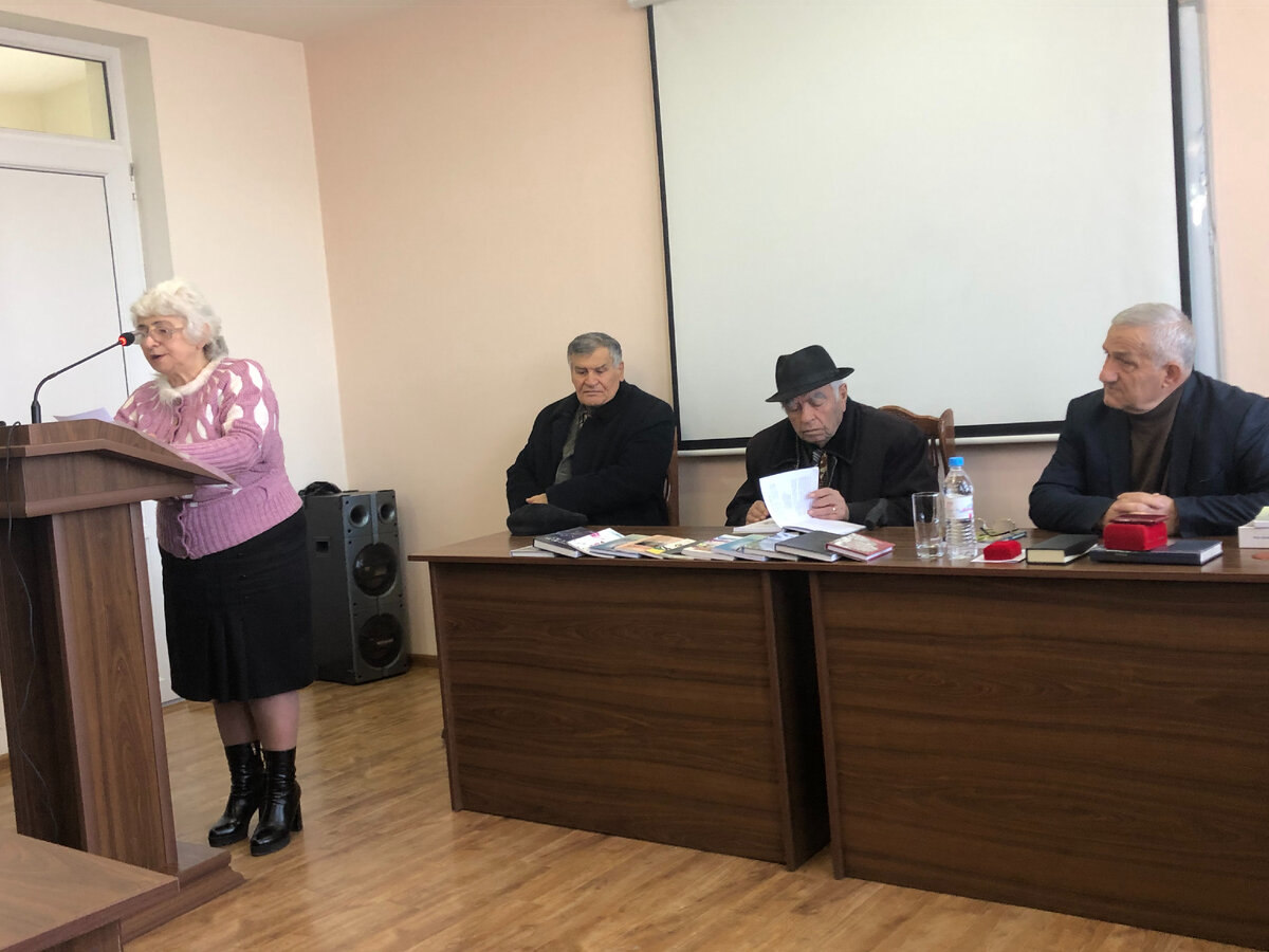 В столице Нагорного Карабаха - Степанакерте отметили 70-летие поэта Давида Микаеляна. Фоторяд