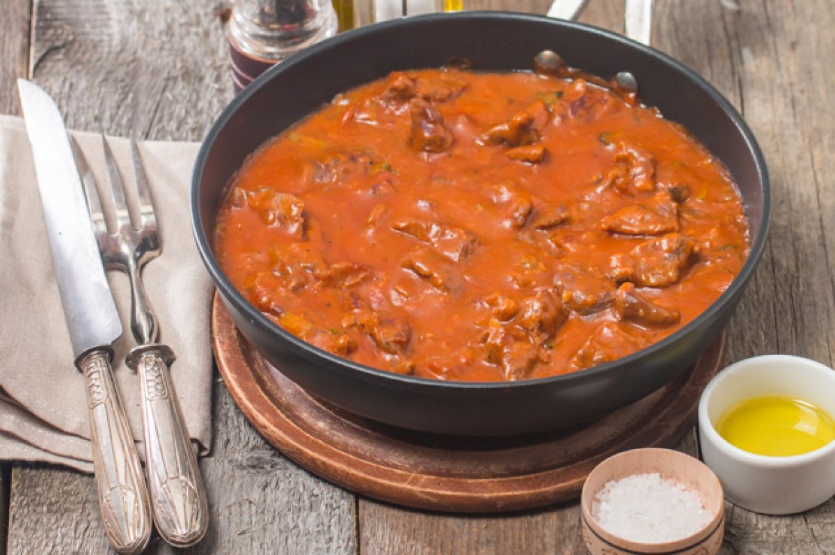    Мясо в кастрюле. Чем отличаются бефстроганов, азу и гуляш