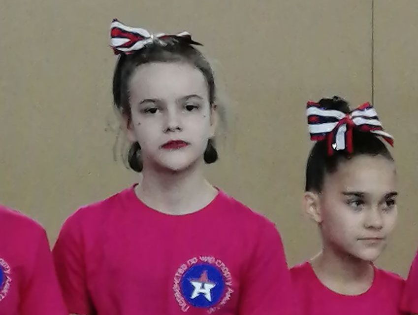 Дочки - чир-лидеры.