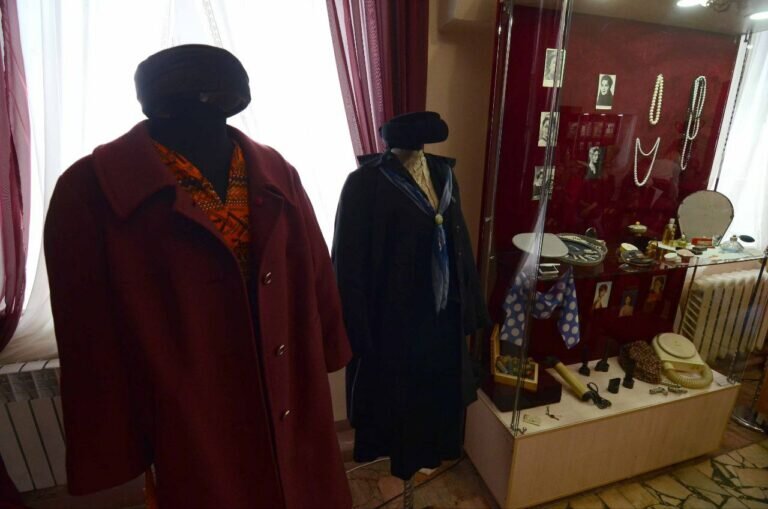    В Оренбурге открылась выставка «Он. Она», посвященная жизни 70-80-х годов ХХ века Марина Шарт