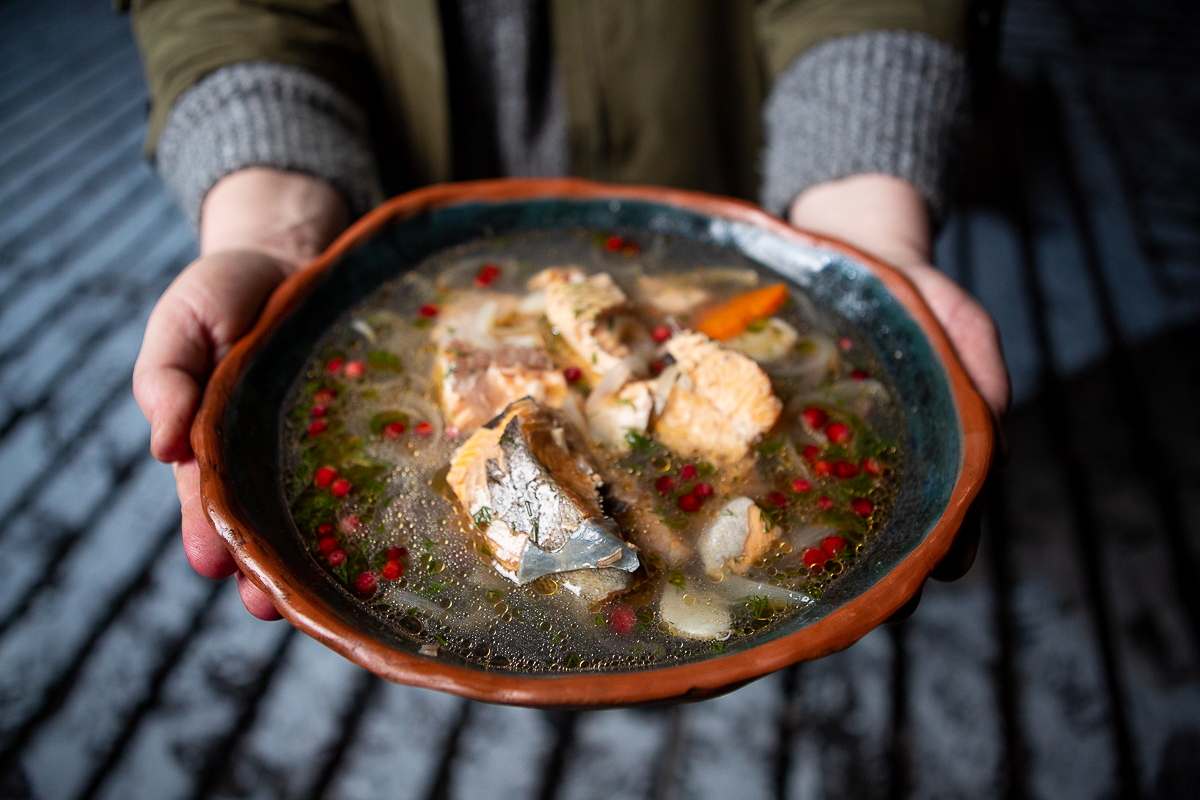 Еду северное. Мурманск Арктическая кухня уха. Саамская уха. Арктическая кухня Мурманск. Национальная кухня Кольского полуострова.