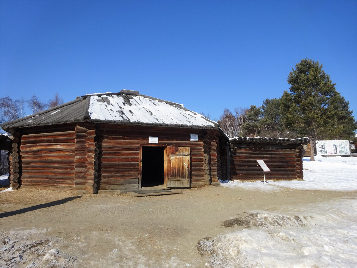 Юрта-летник (коней XIX − начало ХХ в.) из Алагуевского улуса Ольхонского района