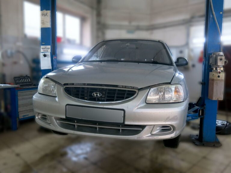 Развал хендай акцент. Hyundai Accent 2005 года.