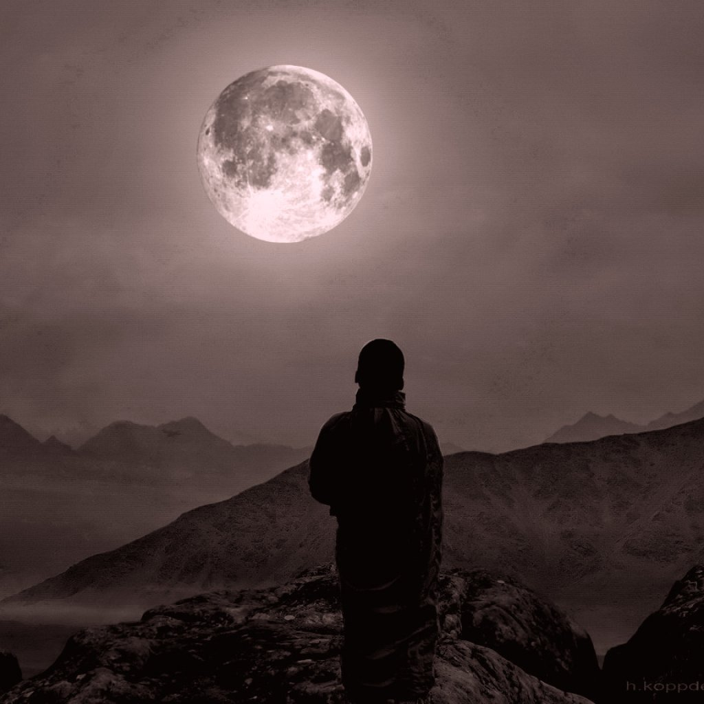 Картинки луны человек. Человек под луной. Луна одиночество. Ночь Луна одиночество. Парень и Луна.