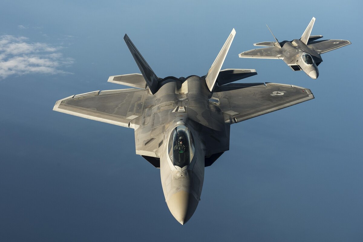    Истребители F-22 ВВС США U.S. Air Force