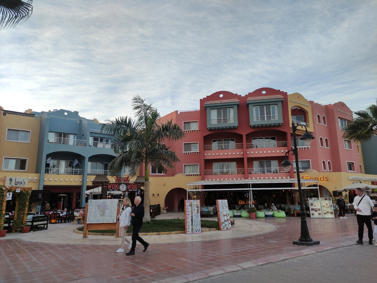 Ухоженная набережная Хургады