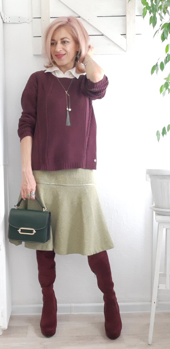 Джемпер, блузка и юбка из секонд-хэнда.