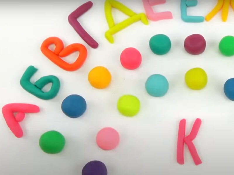 Уже не раз говорил о пользе лепки для детского развития. Здесь она тоже кстати