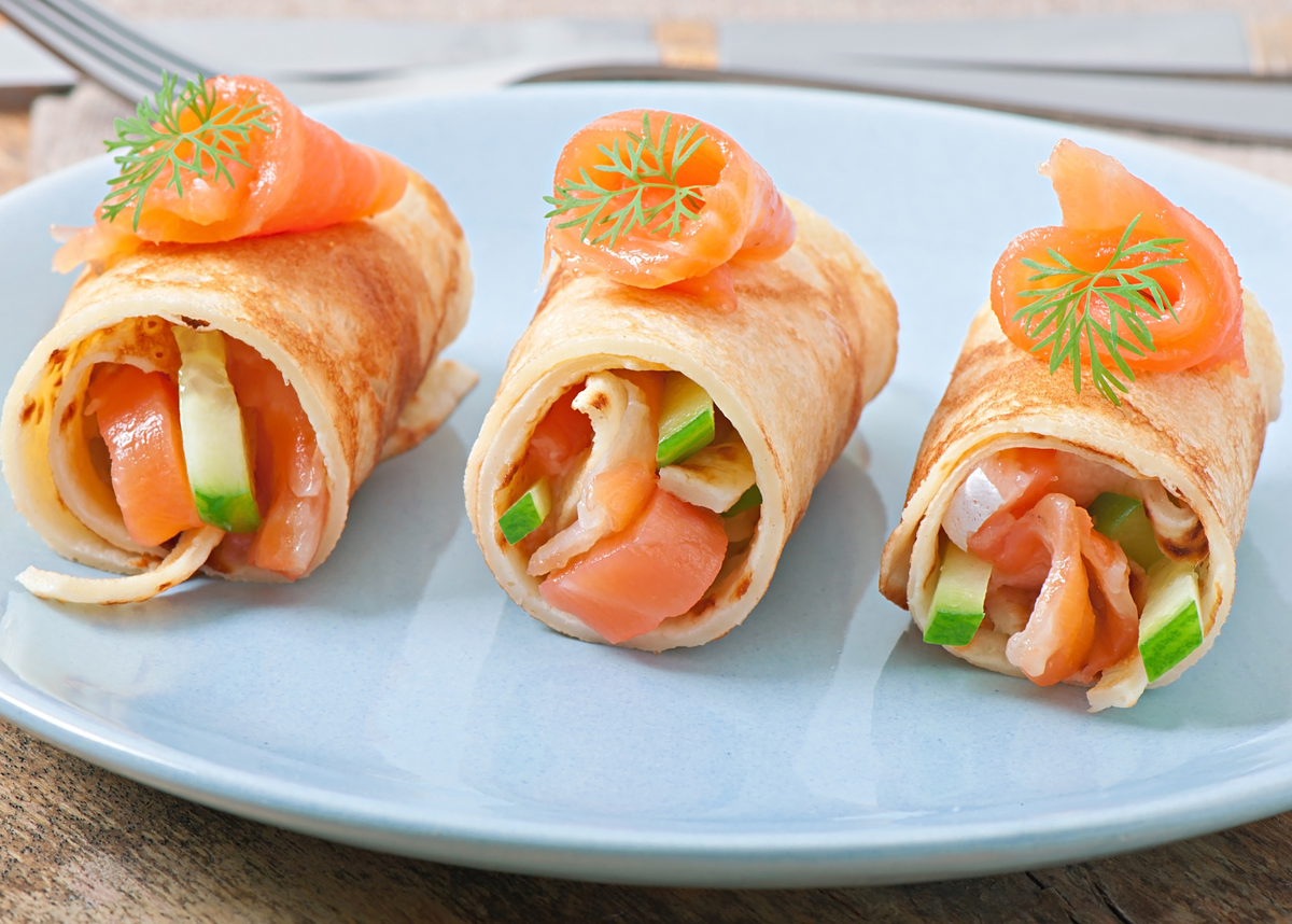 Блины с рыбой. Рецепты. Рецепт блинов. Блины