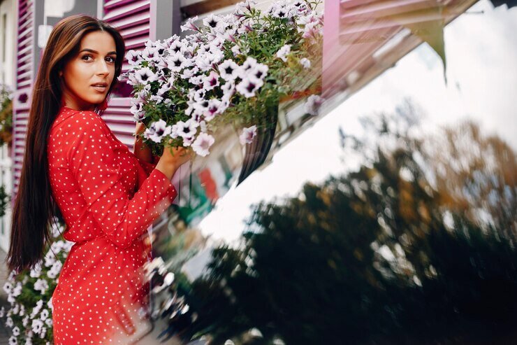 - И правильно сделала, что нашла себе такого хорошего парня. Не то, что ...