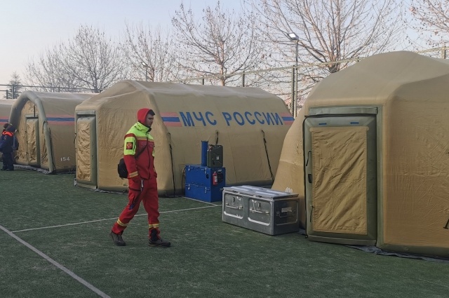    На месте трагедии сотрудники МЧС РФ и врачи развернули госпитали. Фото: Из личного архивa, Алексей Завальский