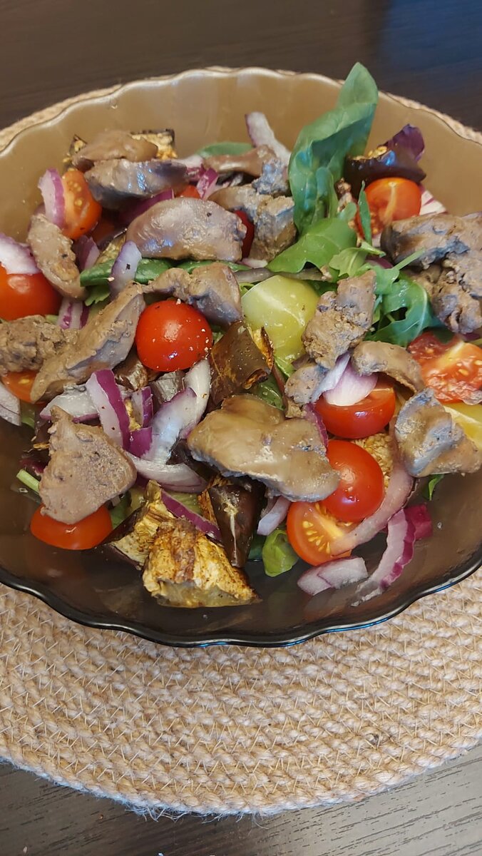 Теплый салат с куриной печенью ПП