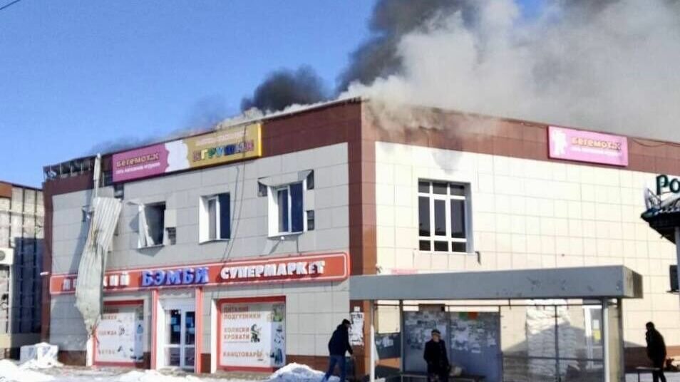     Губернатор Белгородской области Вячеслав Гладков второй раз за день сообщил об обстреле города Шебекино. Один из снарядов попал в местный ТЦ, что привело к пожару. Также поступила информация о пострадавших.