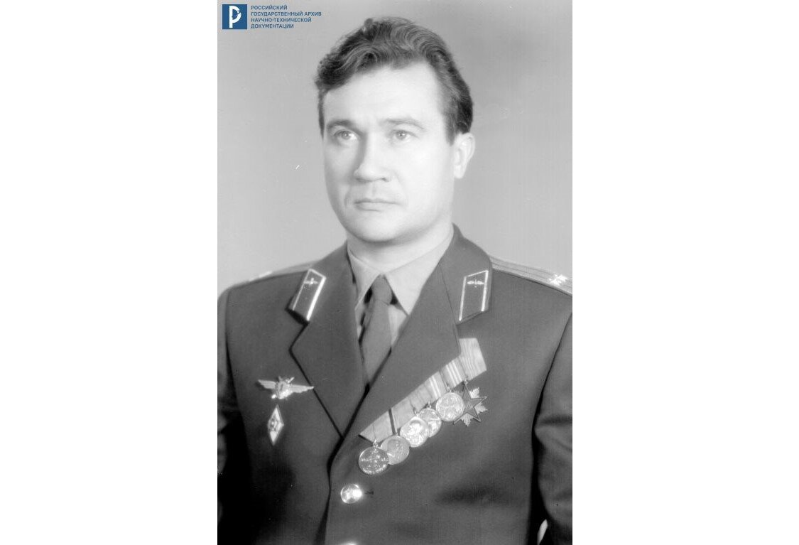 Летчик-космонавт СССР подполковник А.В. Филипченко в парадной форме. РГАНТД. Арх. № 2-307