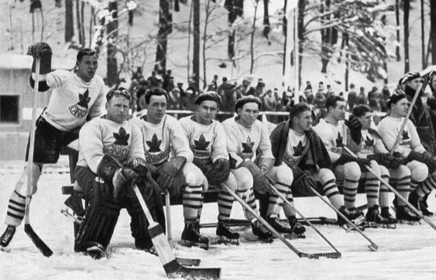 Хоккей появился в Канаде во второй половине 18 века, но точной информации о его происхождении просто нет.