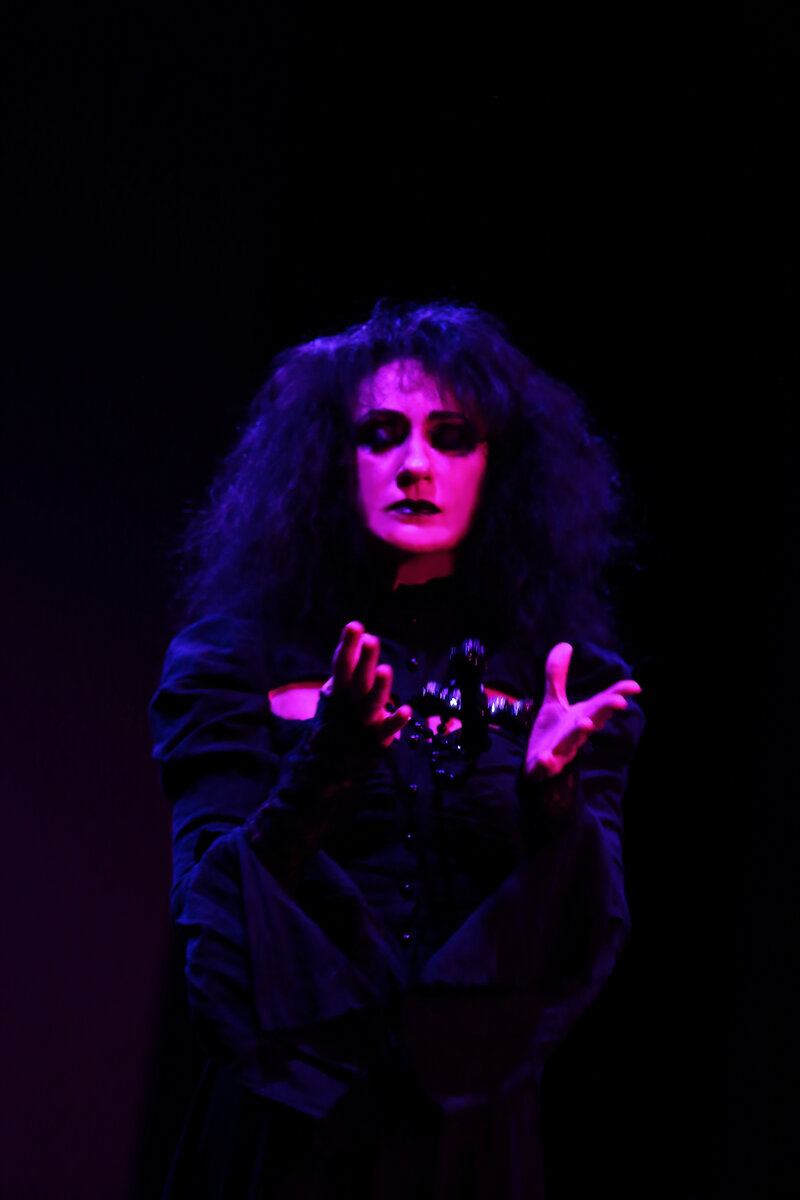 Танец в стиле gothic rock «Чёрные небеса» в исполнении Qvarta Roma на мероприятии Mix Drive Dance в рамках Фестиваля арабского танца AlkawnDance. Малый концертный зал ДК ЗИЛ, 19 февраля 2023 г.