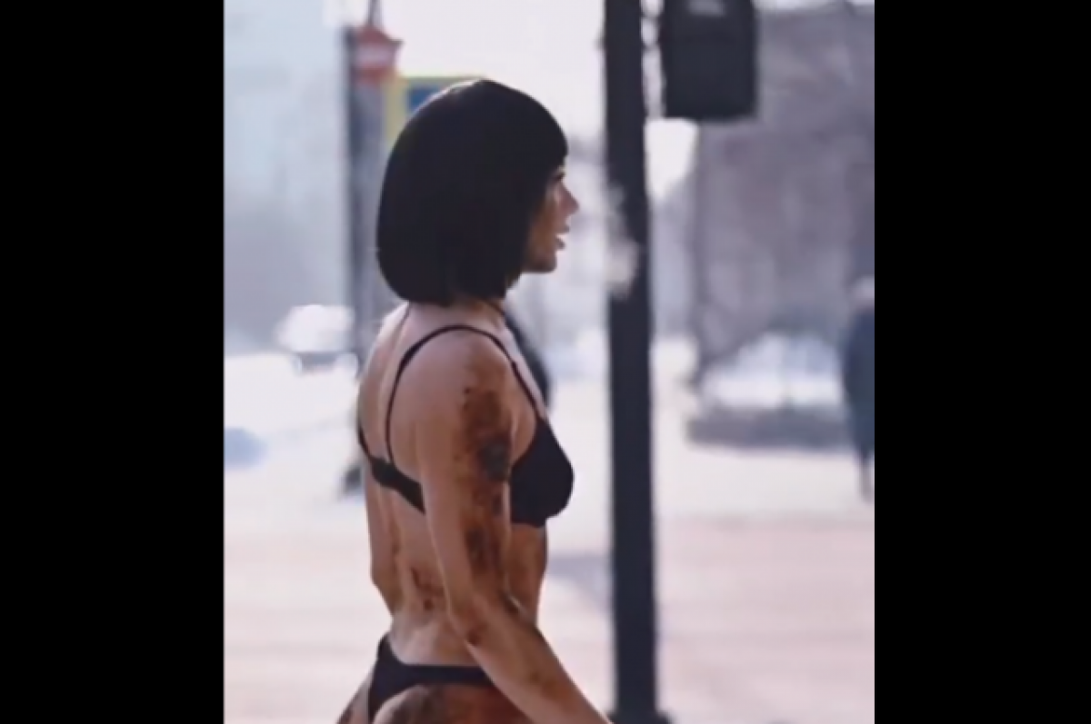    Модель из Красноярска разделась ради внимания администрации к проблеме грязного воздуха.