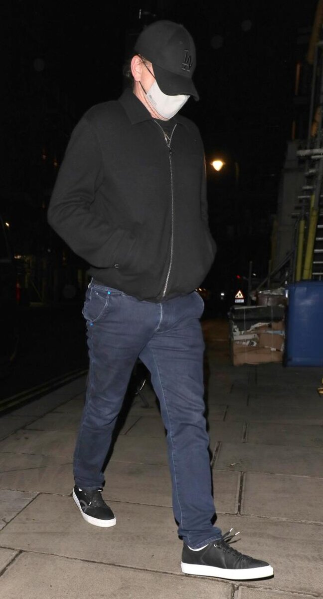    Леонардо ДиКаприо покидает ресторан Фото: SplashNews.com