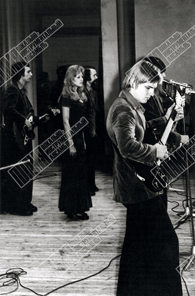 ВИА "Пламя" в первом составе на сцене