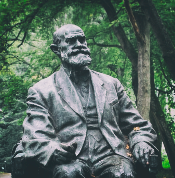 Памятник в Светлогорске. 