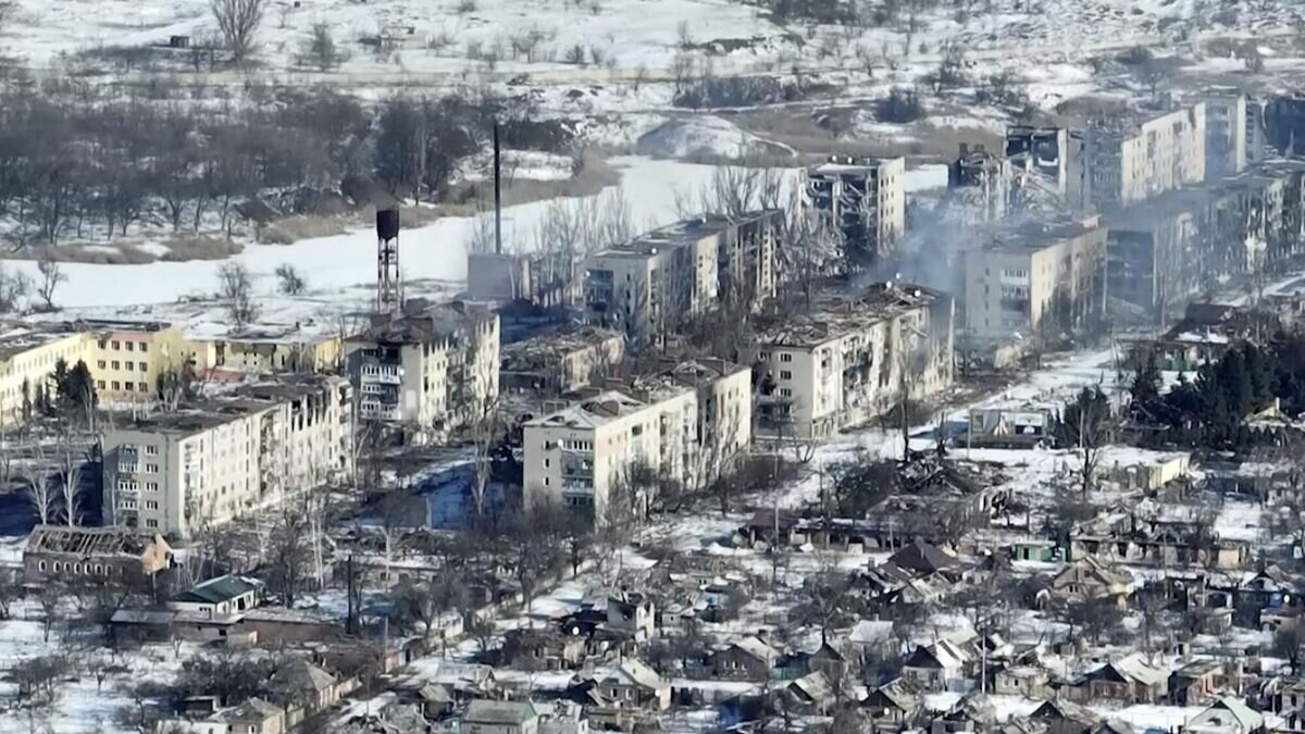    Дым на месте боев в Артемовске (Бахмуте)© AP Photo