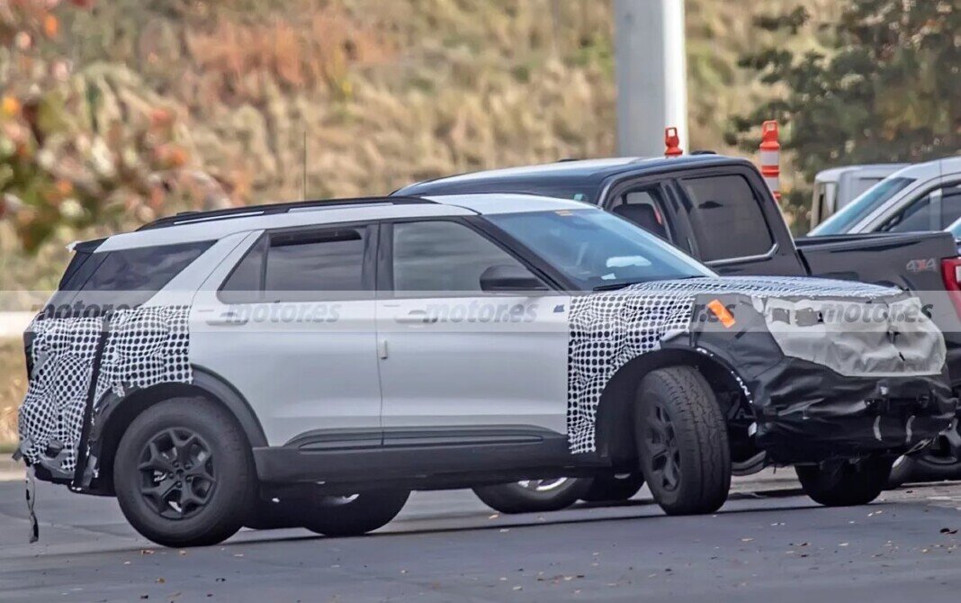 Ford Explorer 2024 представлен на фото в версии EV