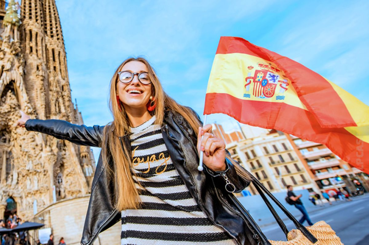 ПМЖ Испания. Граждане Испании. Туристы в Испании. Иммиграция в Испанию. Приезд в испанию