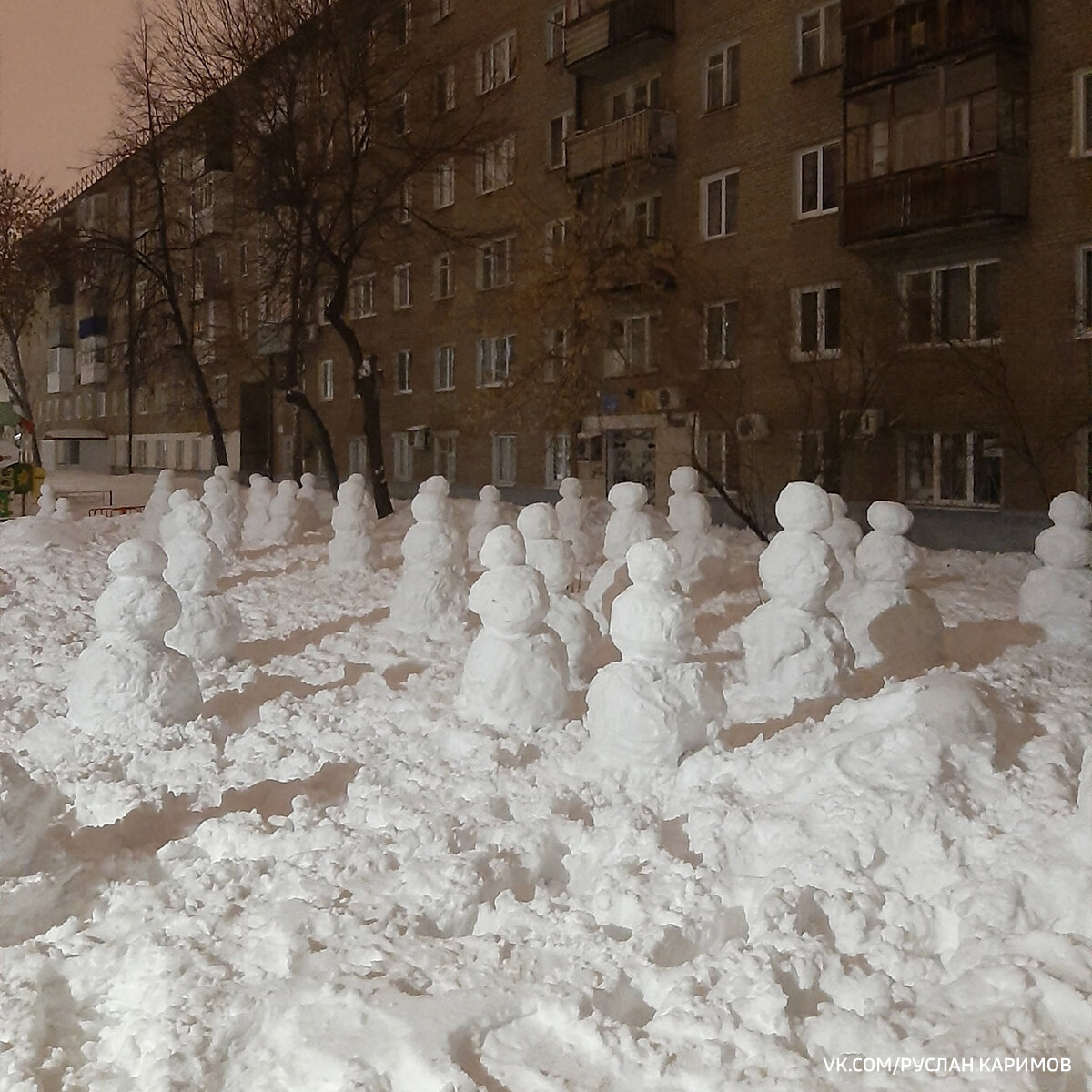 Житель Уфы поздравил соседей с Днем снеговика | ВЕСТИ | Дзен