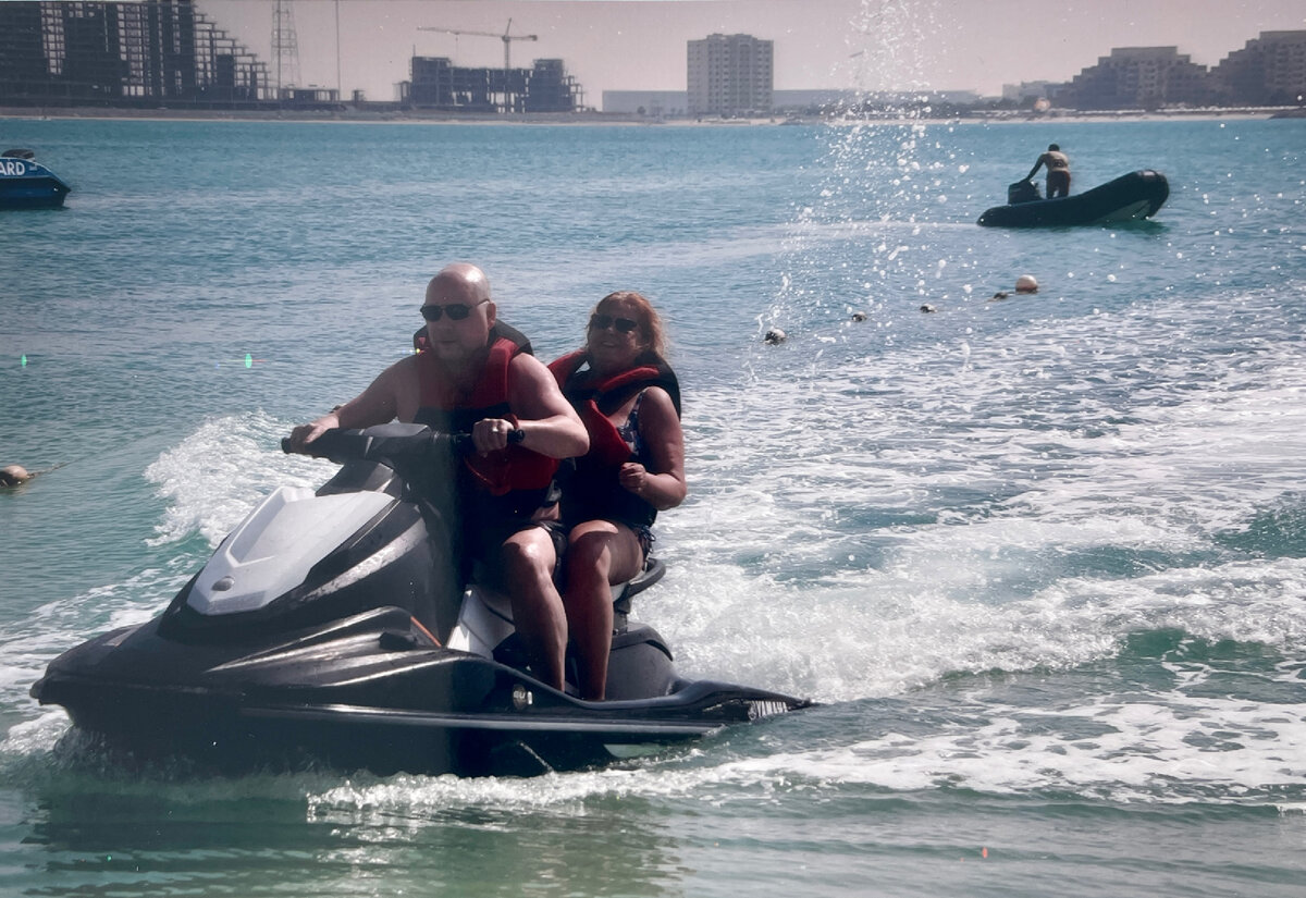 Можно и расслабиться, ведь уже знаешь, как это переворачиваться на скутере.