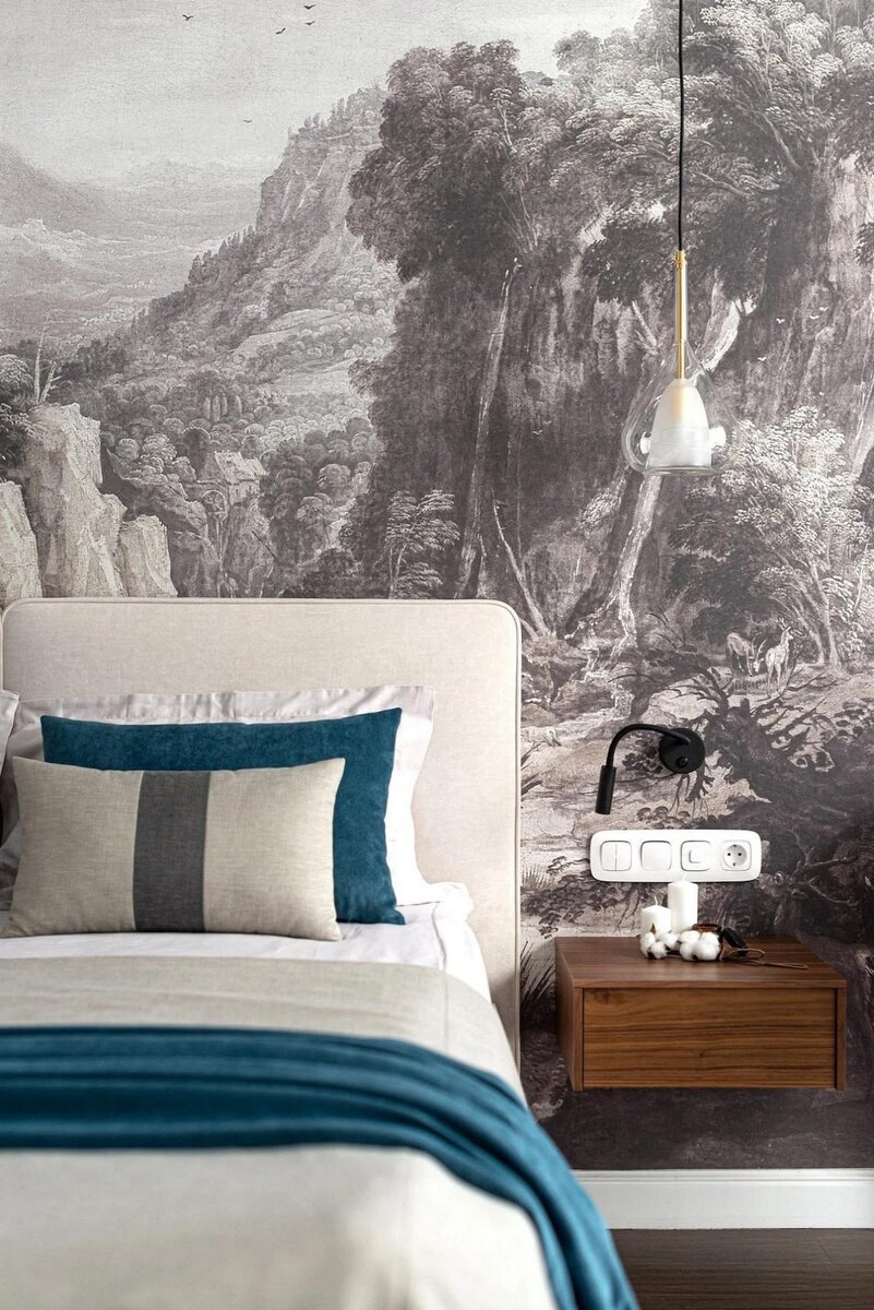 Мрамор, латунь и дерево. Просторный интерьер с изысканными деталями