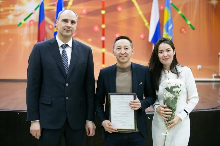    Денис Паслер вручил 68 семьям из Оренбургского района сертификаты на социальную выплату Кристина Просвиркина