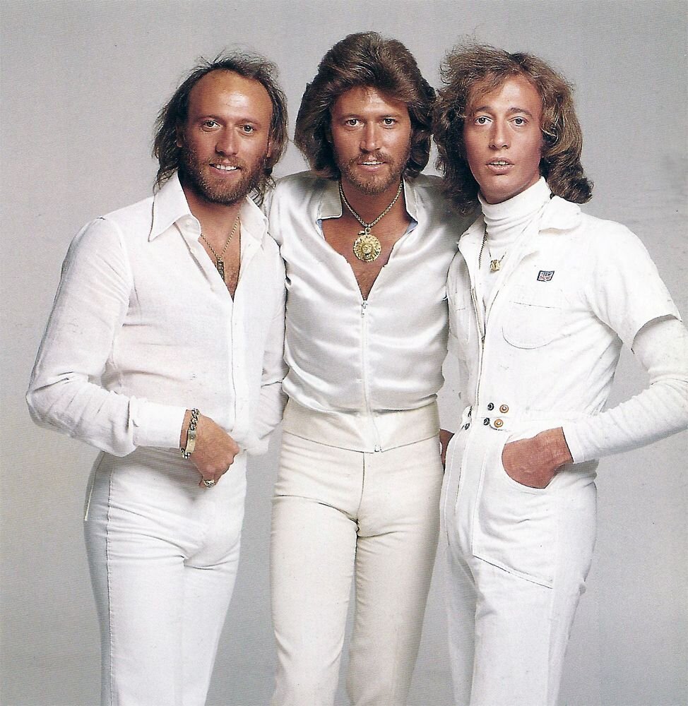 История музыкального проекта братьев Барри, Робина и Мориса Гибб восходит своими корнями аж к 1958 году, а общее количество проданных пластинок группы Bee Gees ("Би Джиз") превышает 220 миллионов...