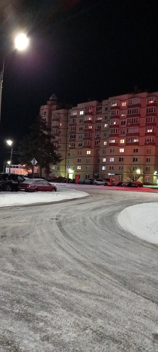 Окошки в темноте выглядят так уютно!