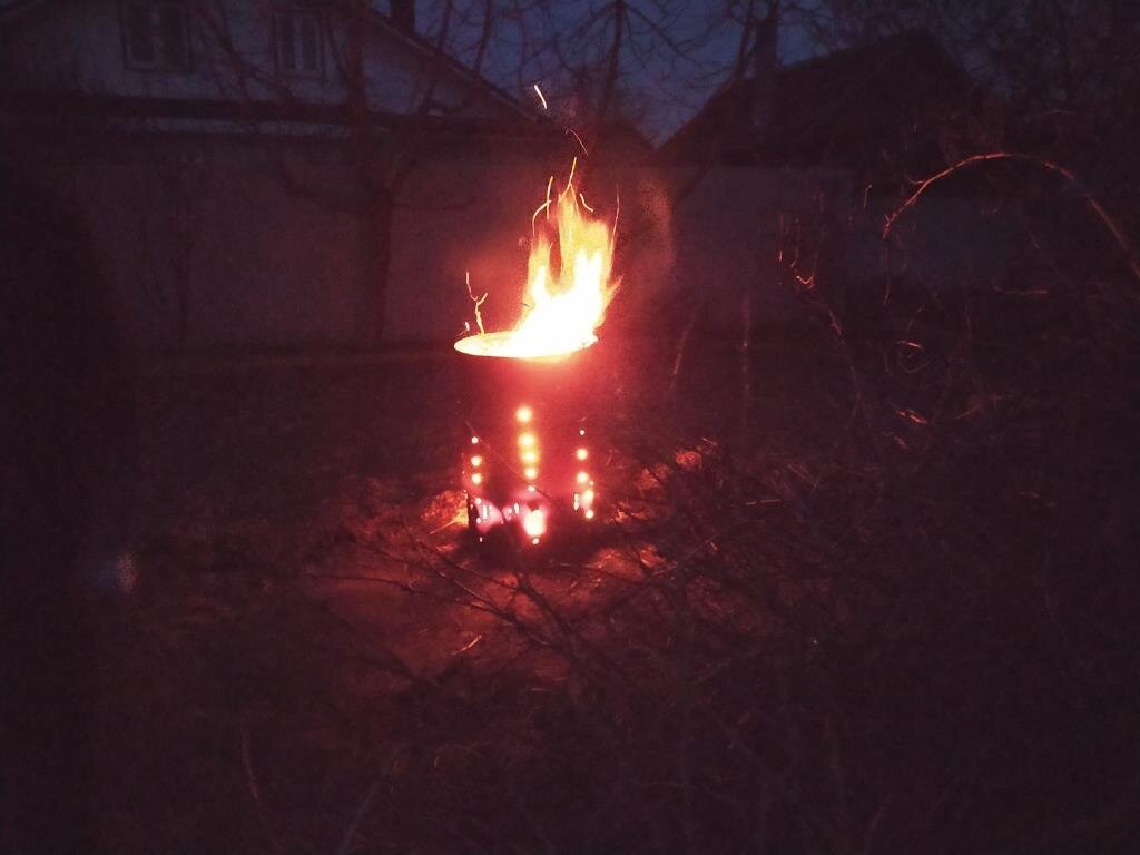 Бесконечный костер. Жгут костры на Пасху. Костер по мпйнкравтерски.