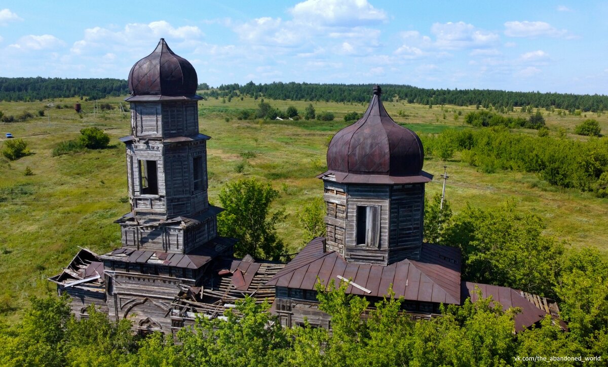 Село Троицкое заброшенная деревянная Церковь