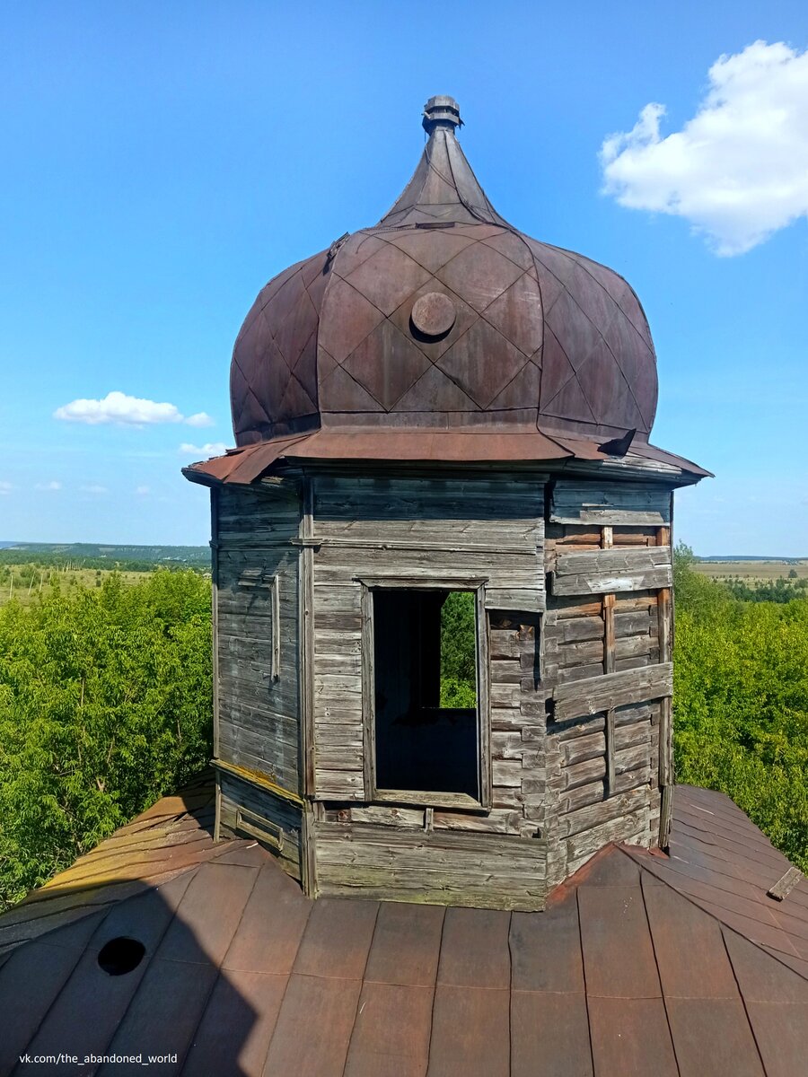 Село Троицкое заброшенная деревянная Церковь